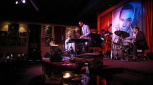 Jason Marsalis performs on a vibraphone with his Vibes Quartet at the Jazz Showcase. (John J. Kim / Chicago Tribune)